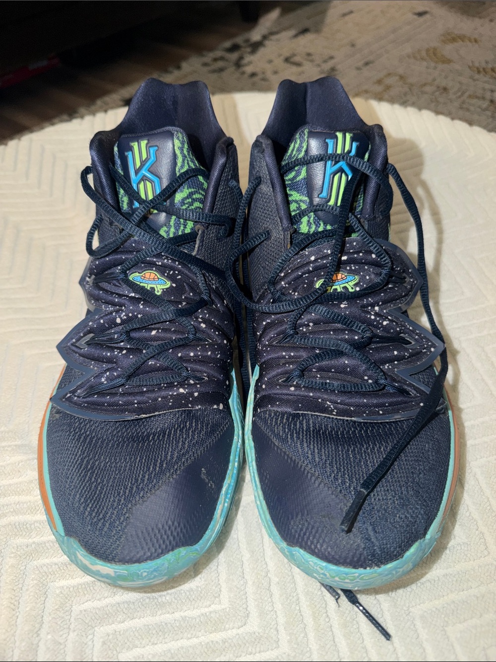 Nike Kyrie 5 UFO basketball sneakers